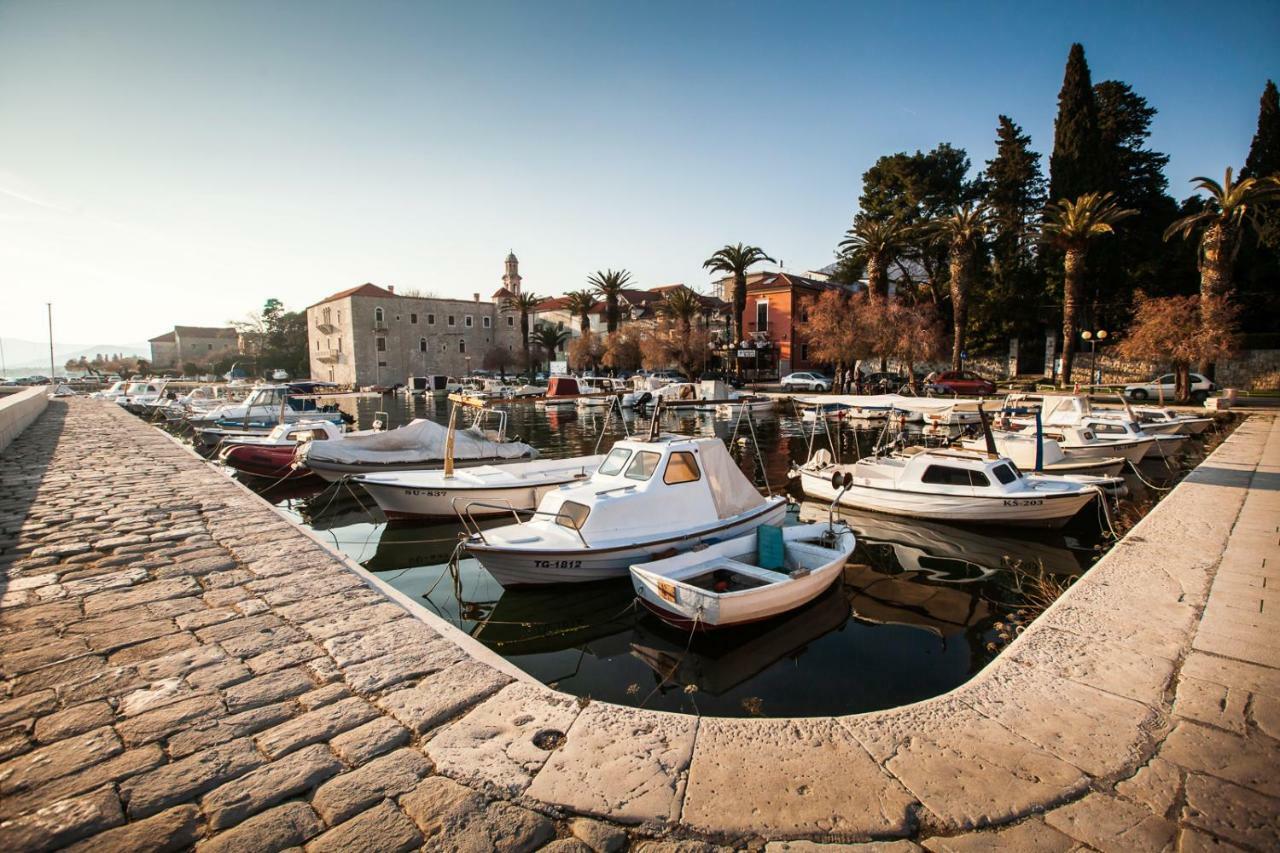 Apartments Mb Kastela Bagian luar foto